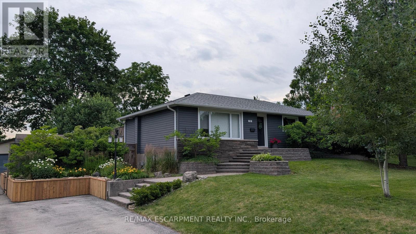 31 ALGONQUIN AVENUE - 2