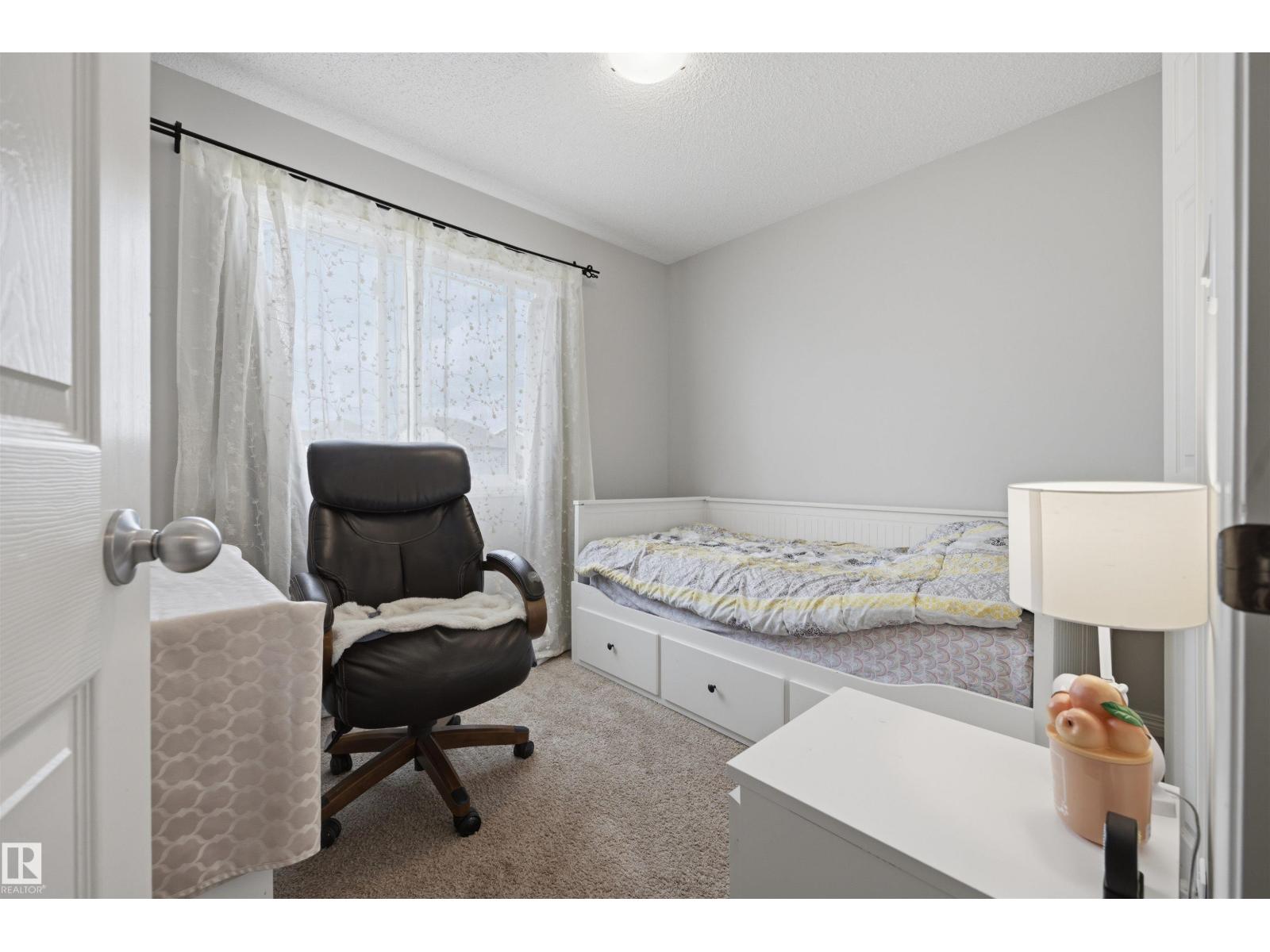 818 EAGLESON LINK NW - 36