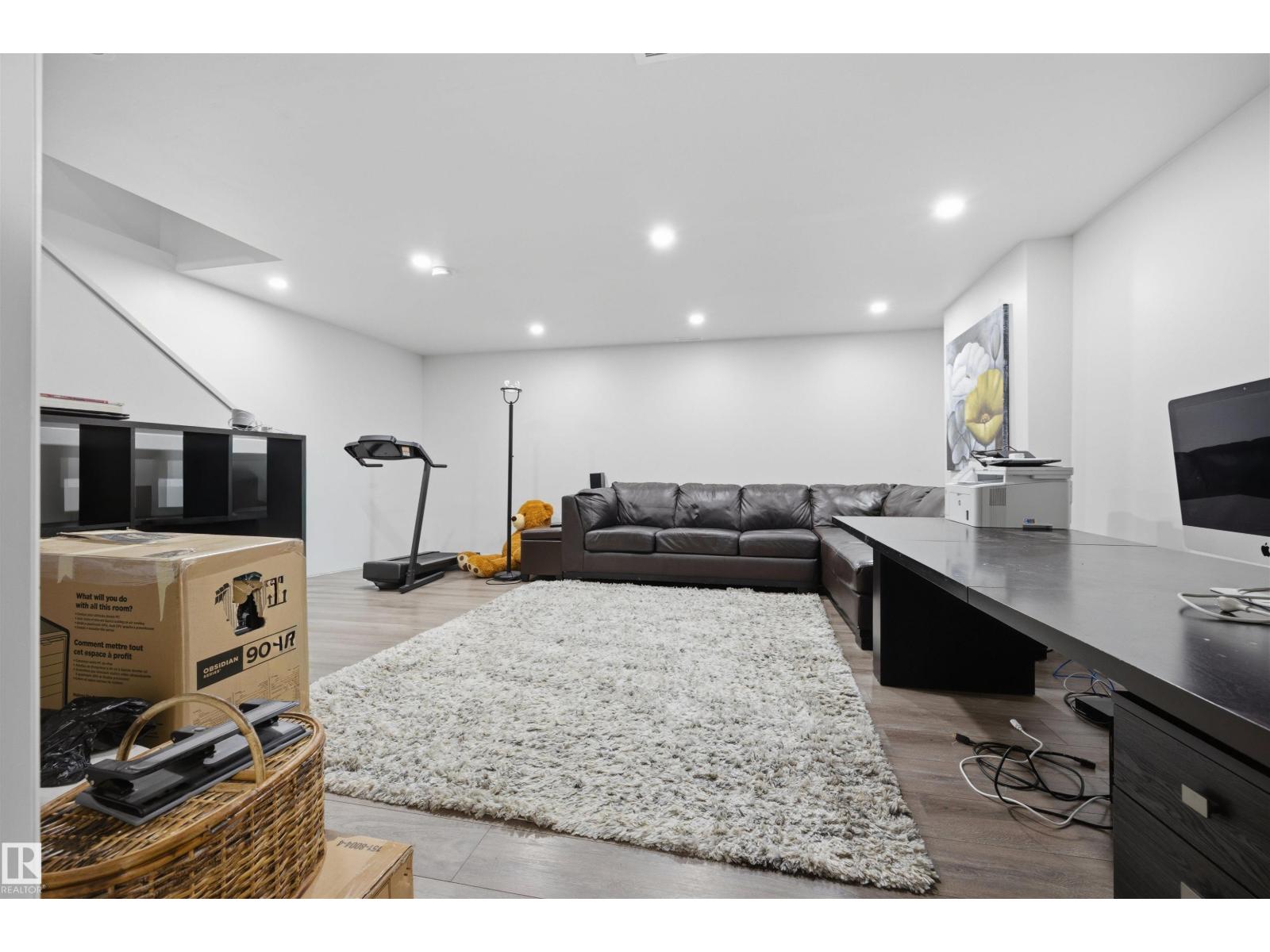 818 EAGLESON LINK NW - 39