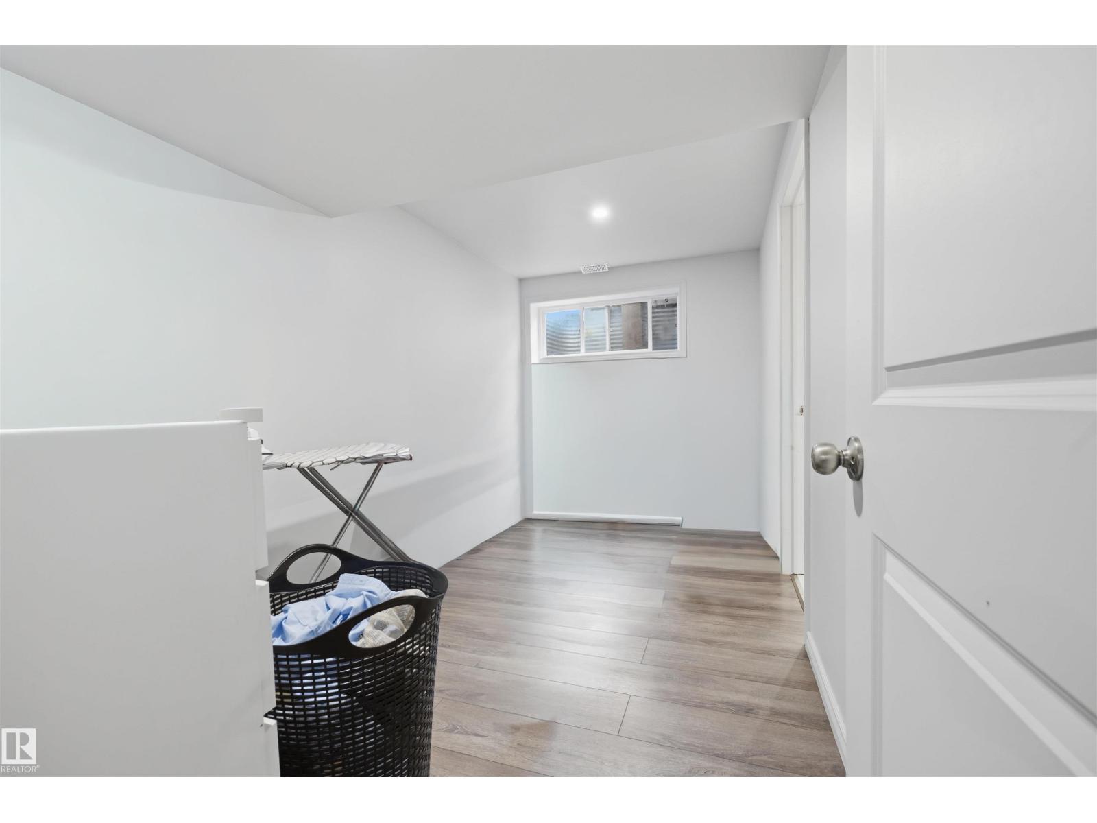 818 EAGLESON LINK NW - 40