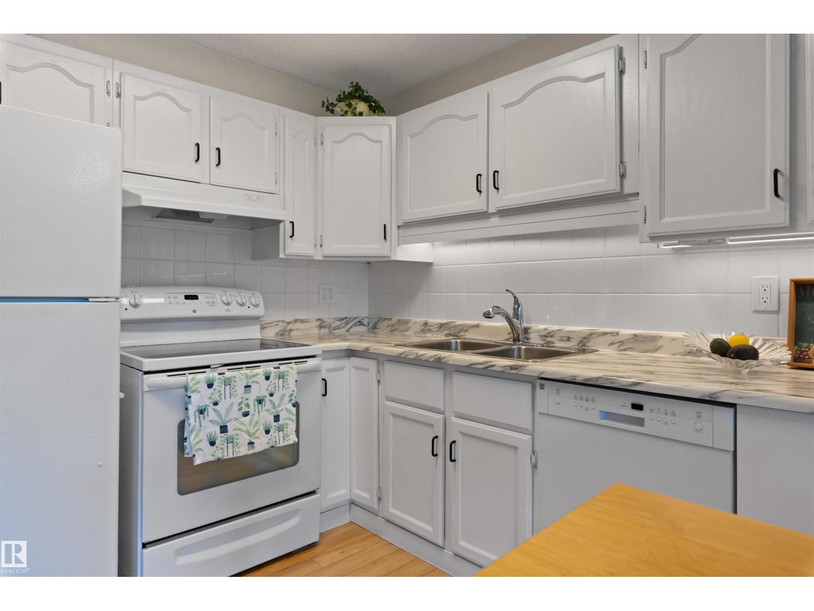 10642 153 AV NW - 13