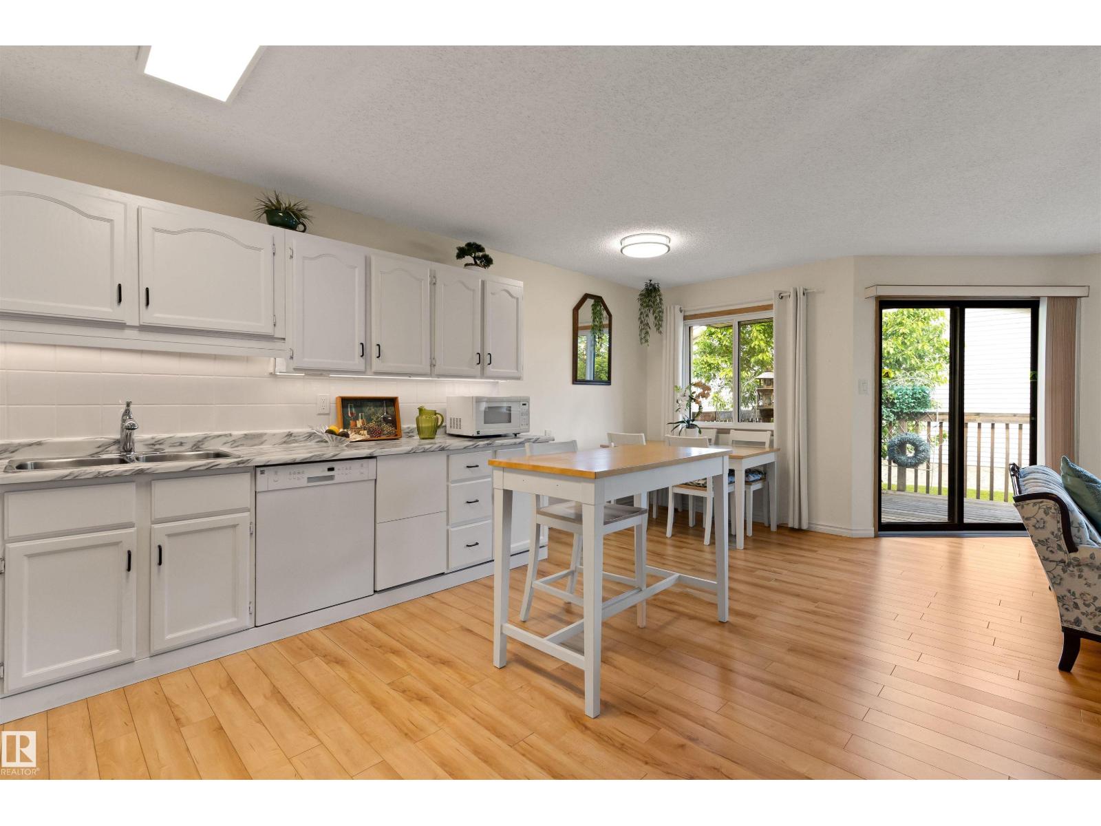 10642 153 AV NW - 14
