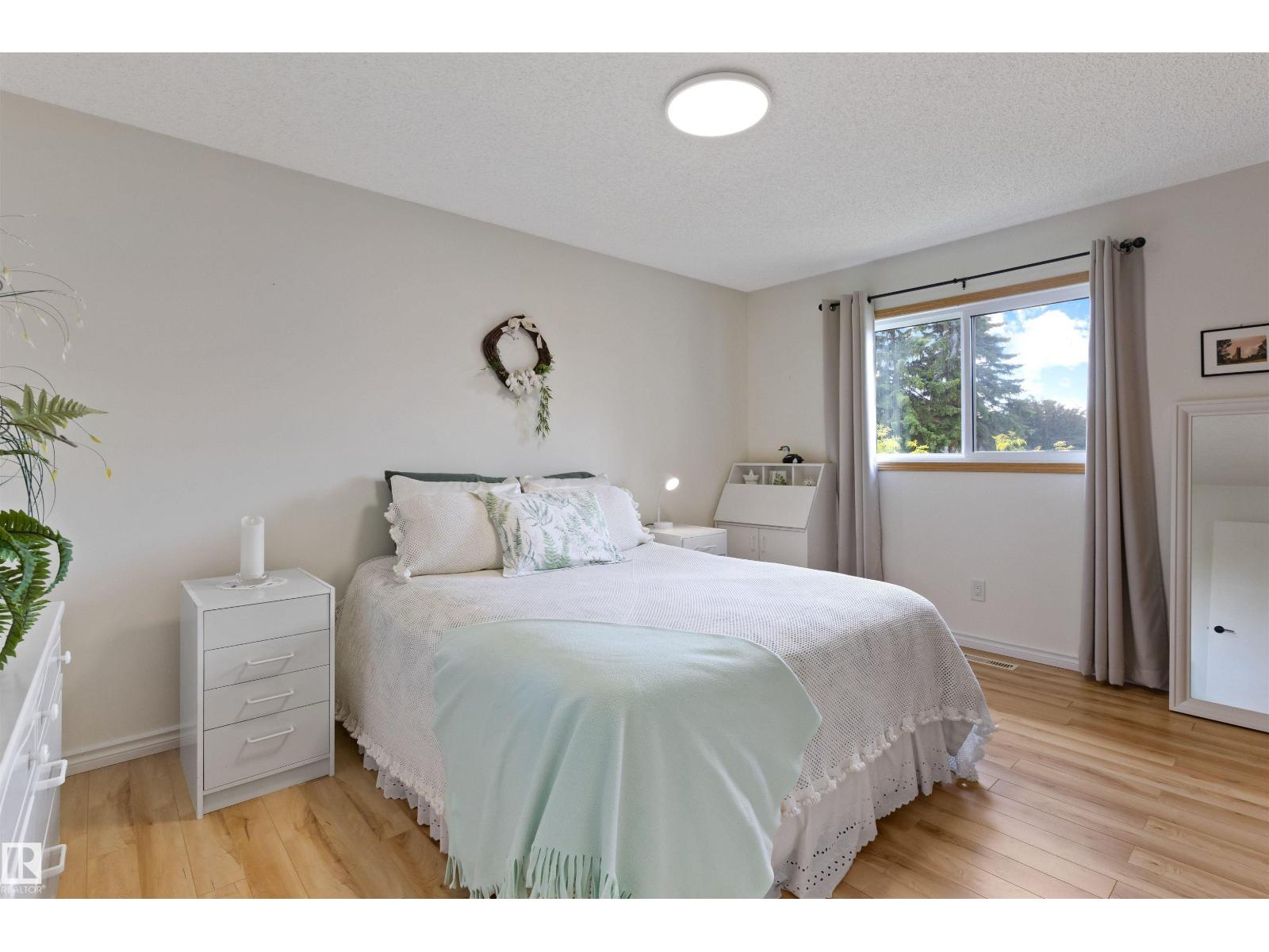 10642 153 AV NW - 15