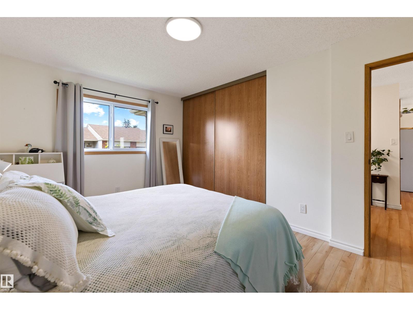 10642 153 AV NW - 16
