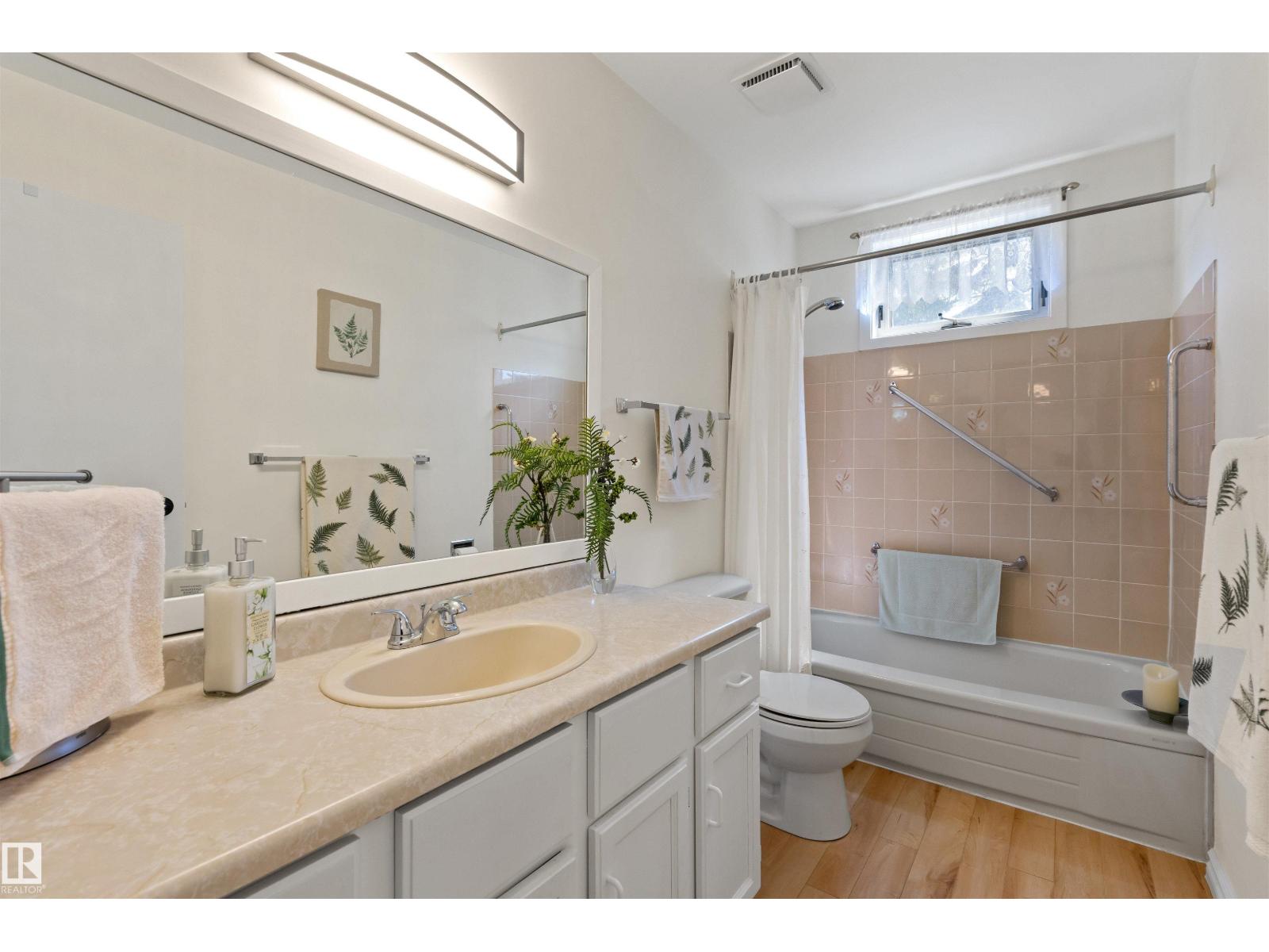 10642 153 AV NW - 17