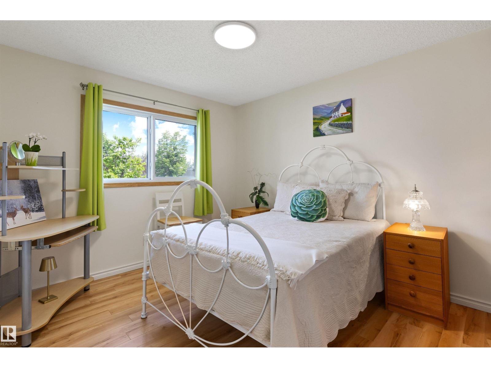 10642 153 AV NW - 18
