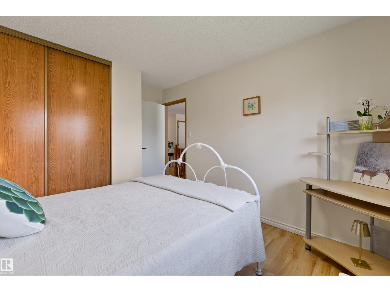 10642 153 AV NW - 19