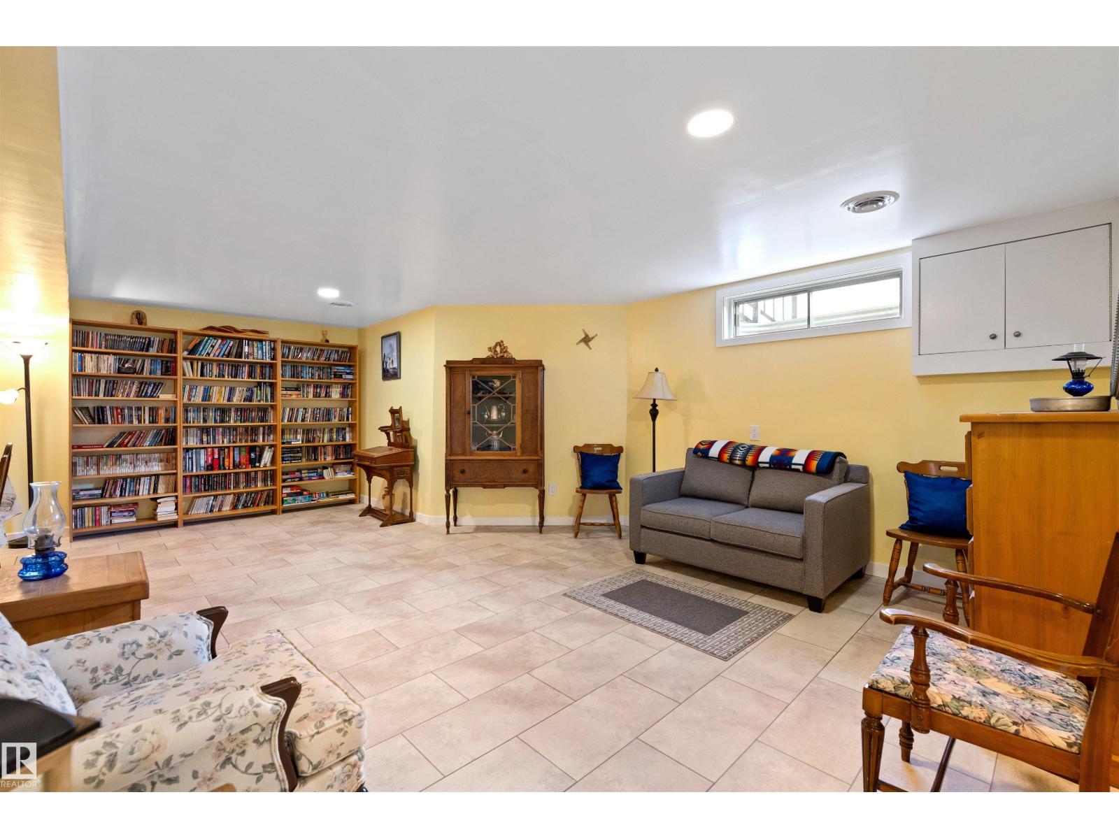 10642 153 AV NW - 21
