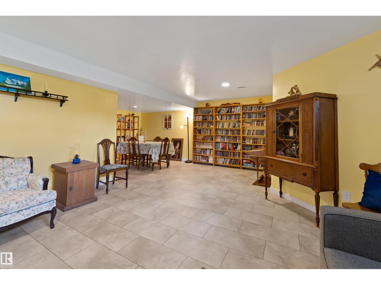 10642 153 AV NW - 22