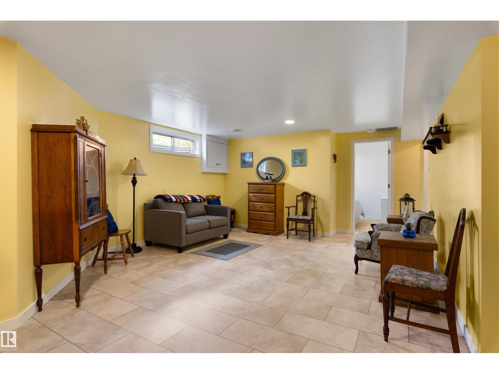 10642 153 AV NW - 24