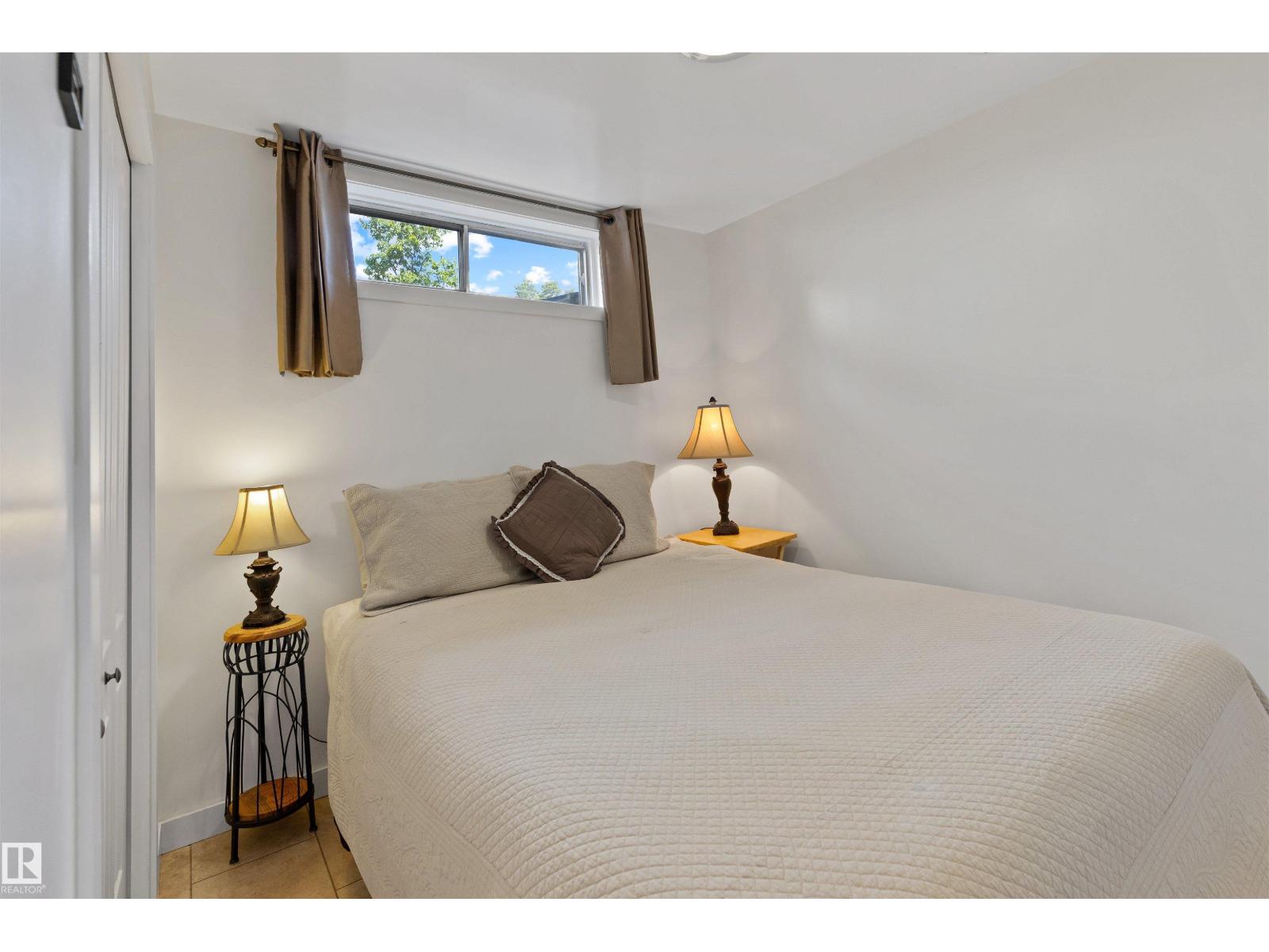 10642 153 AV NW - 25