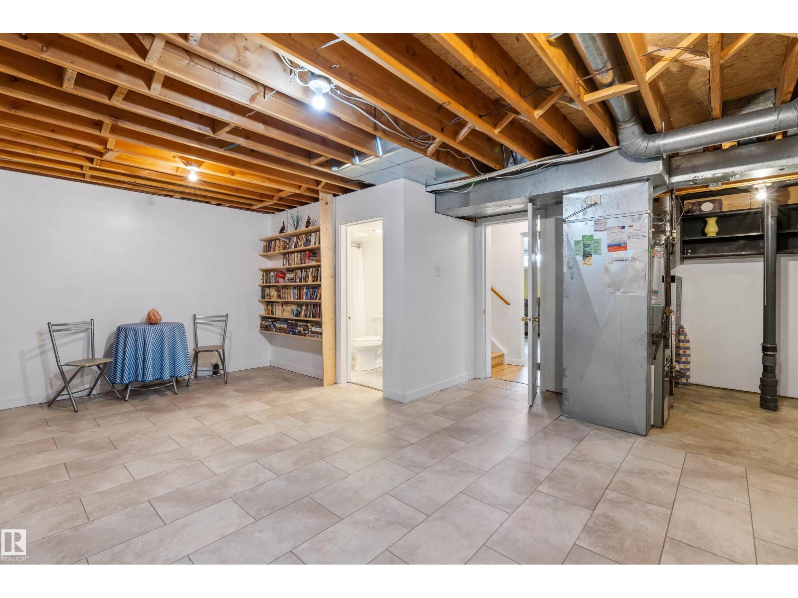 10642 153 AV NW - 29