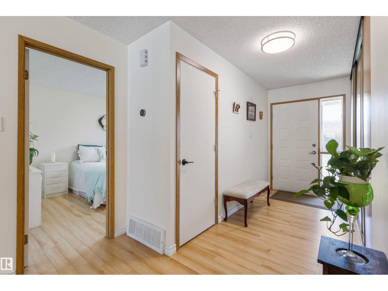 10642 153 AV NW - 3