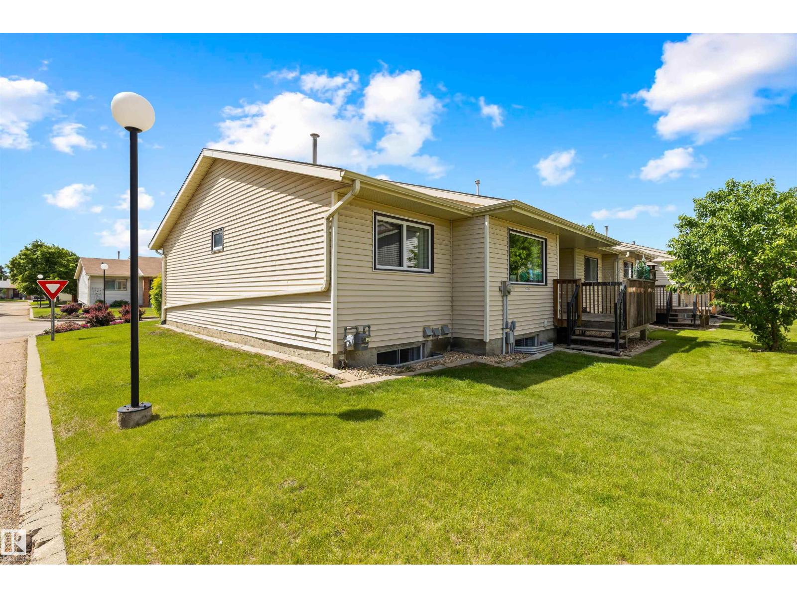10642 153 AV NW - 31