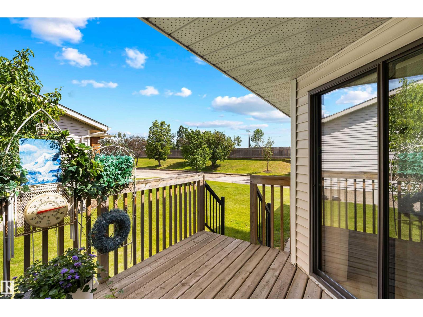 10642 153 AV NW - 34