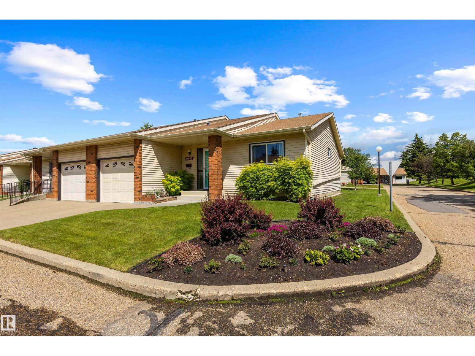 10642 153 AV NW - 35