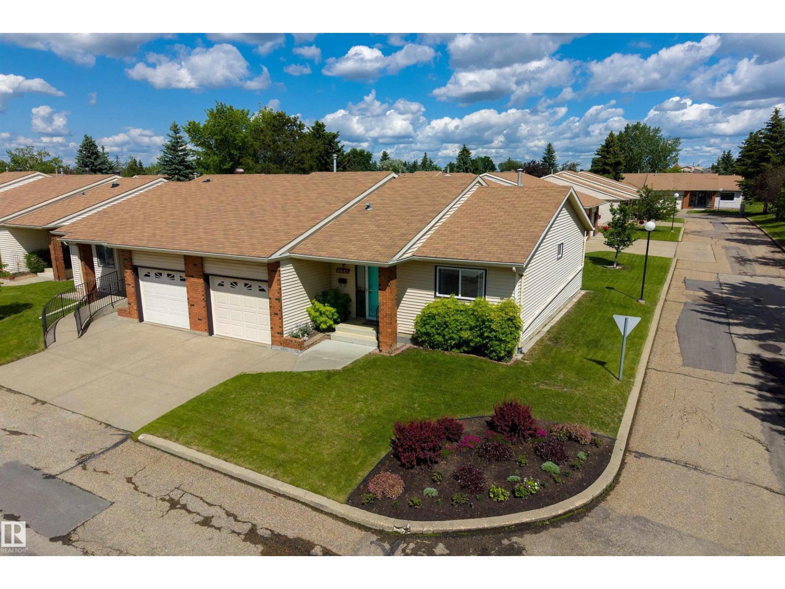 10642 153 AV NW - 36