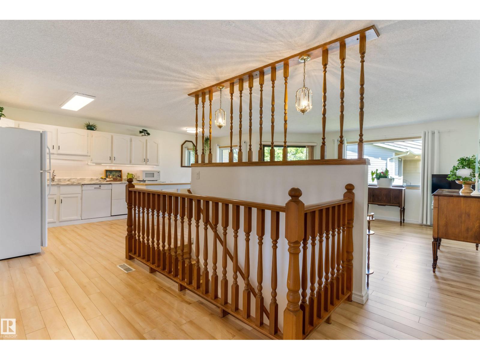 10642 153 AV NW - 4