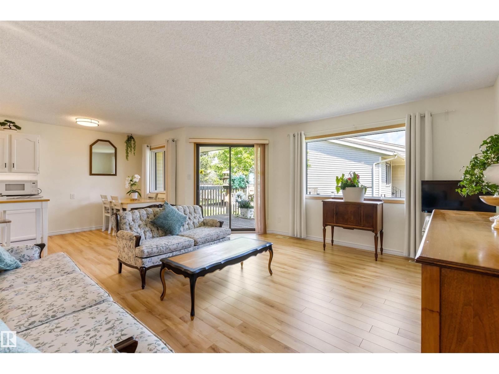 10642 153 AV NW - 6