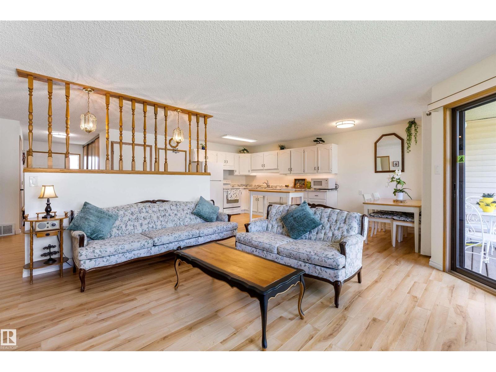 10642 153 AV NW - 7