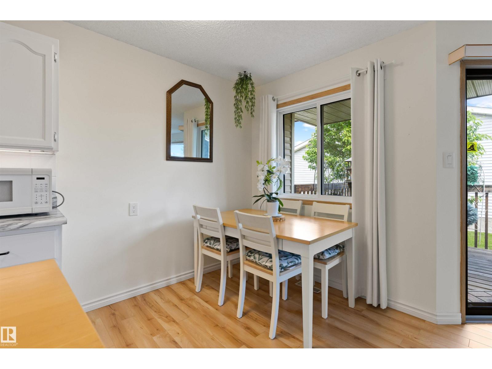 10642 153 AV NW - 9