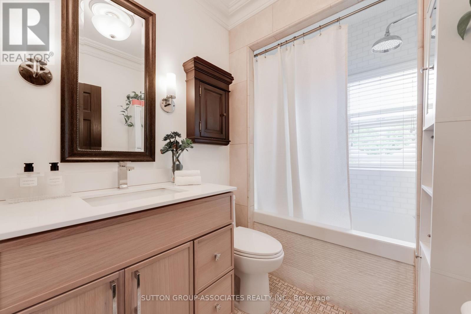 270 ROBINA AVENUE - 23