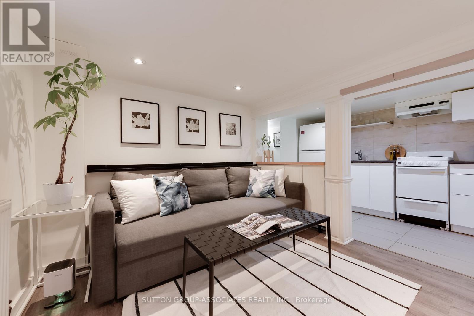 270 ROBINA AVENUE - 27