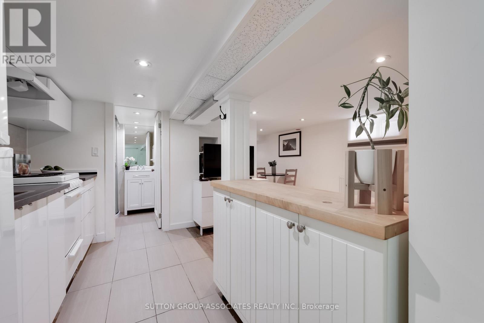 270 ROBINA AVENUE - 29