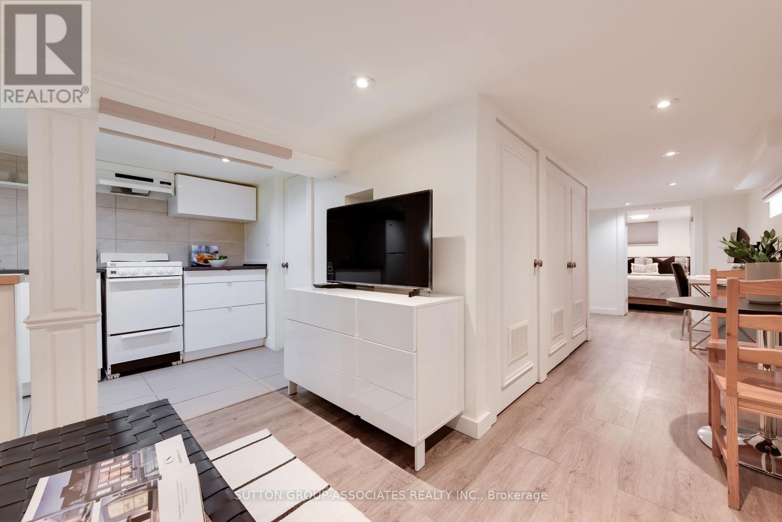 270 ROBINA AVENUE - 30