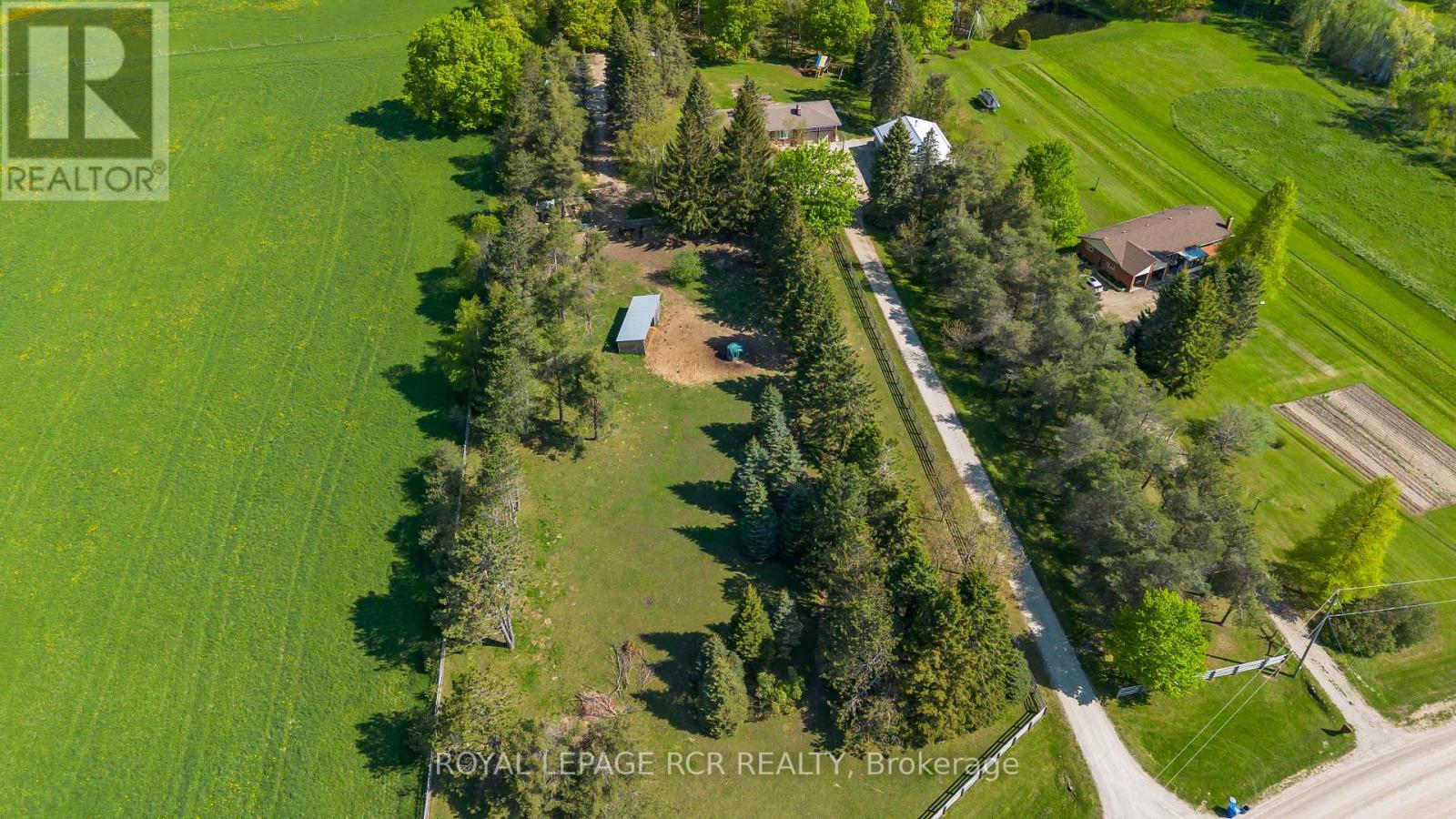 426079 25 SIDE ROAD - 35