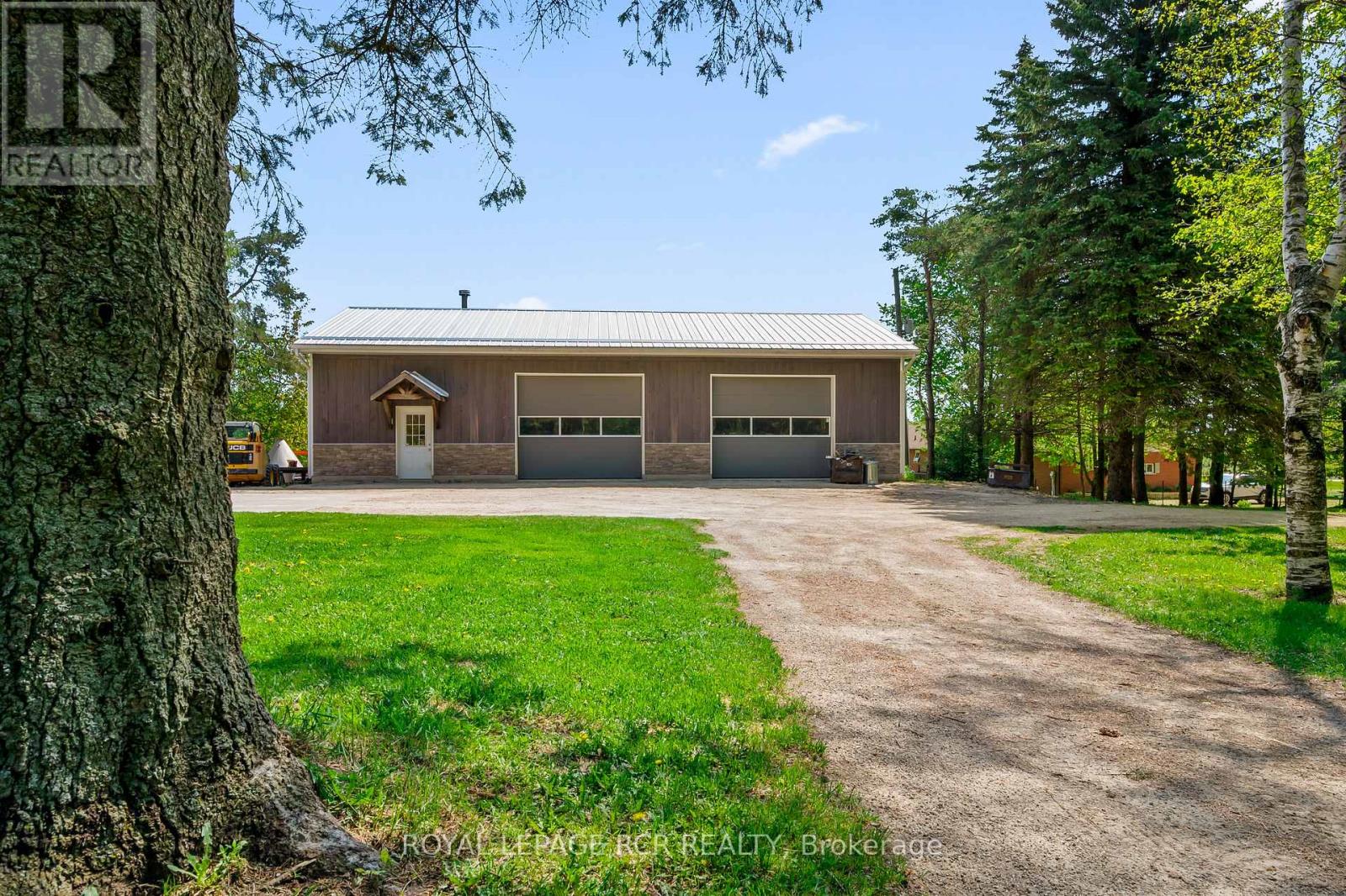 426079 25 SIDE ROAD - 40