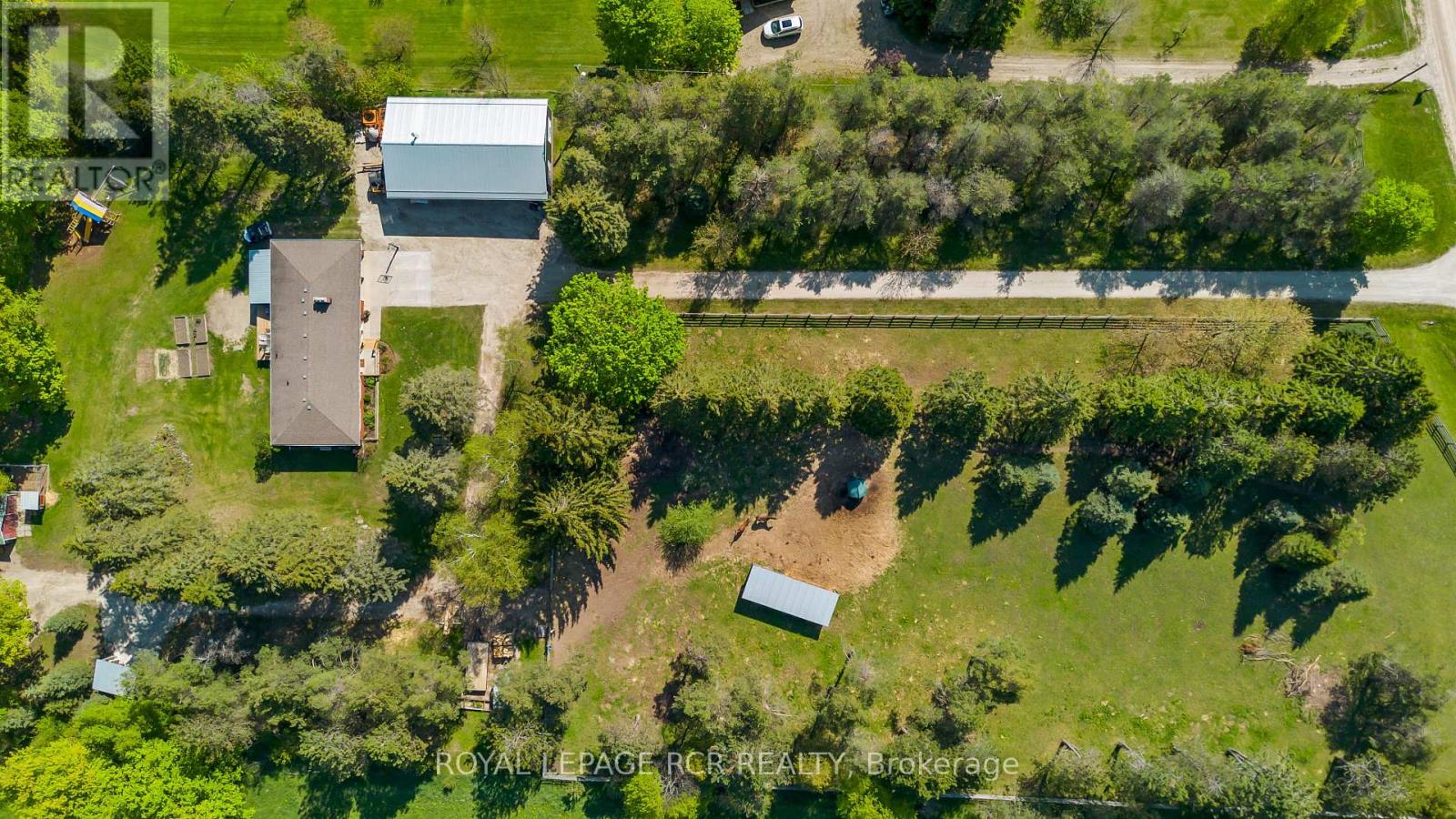 426079 25 SIDE ROAD - 34