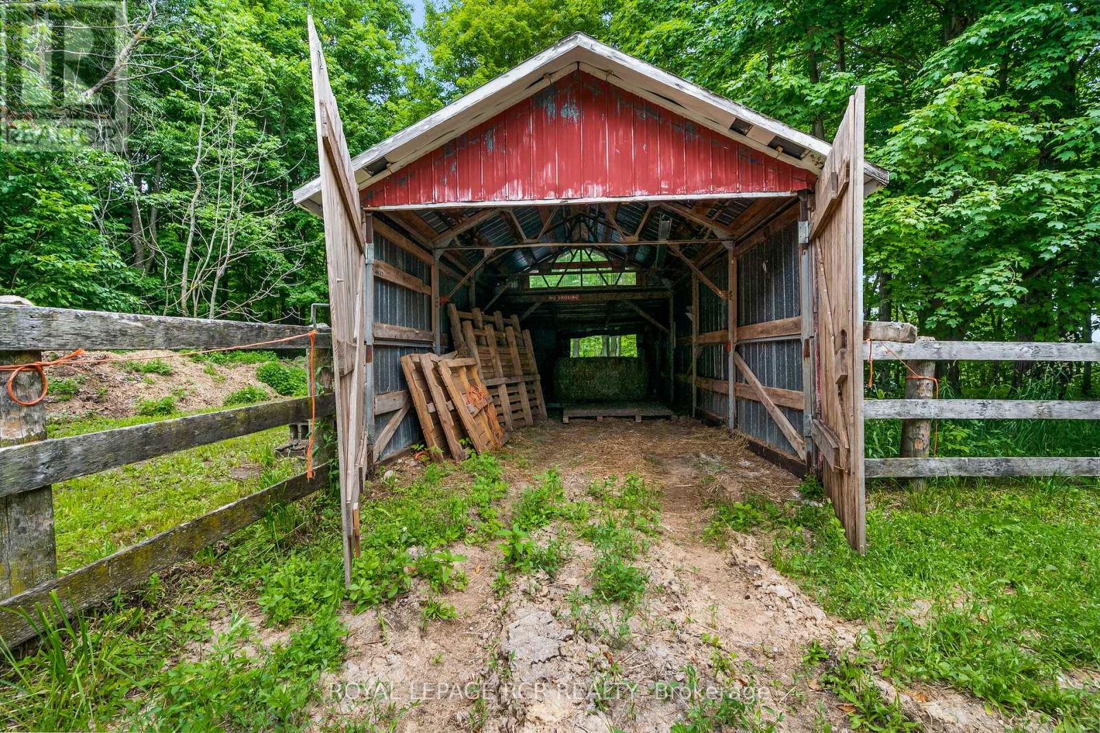 426079 25 SIDE ROAD - 46