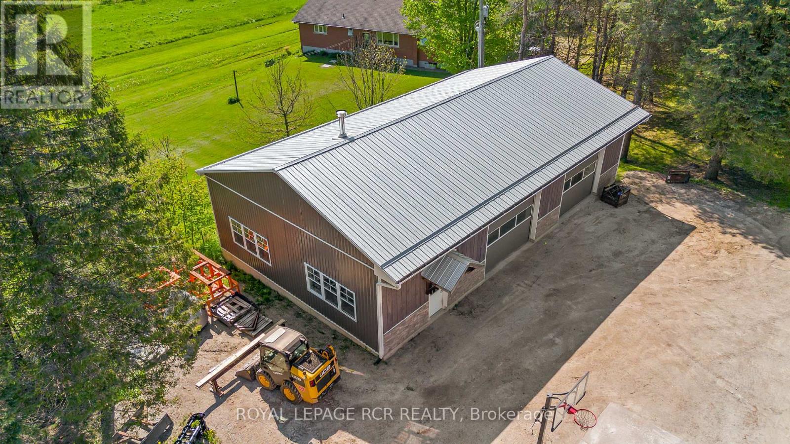 426079 25 SIDE ROAD - 41