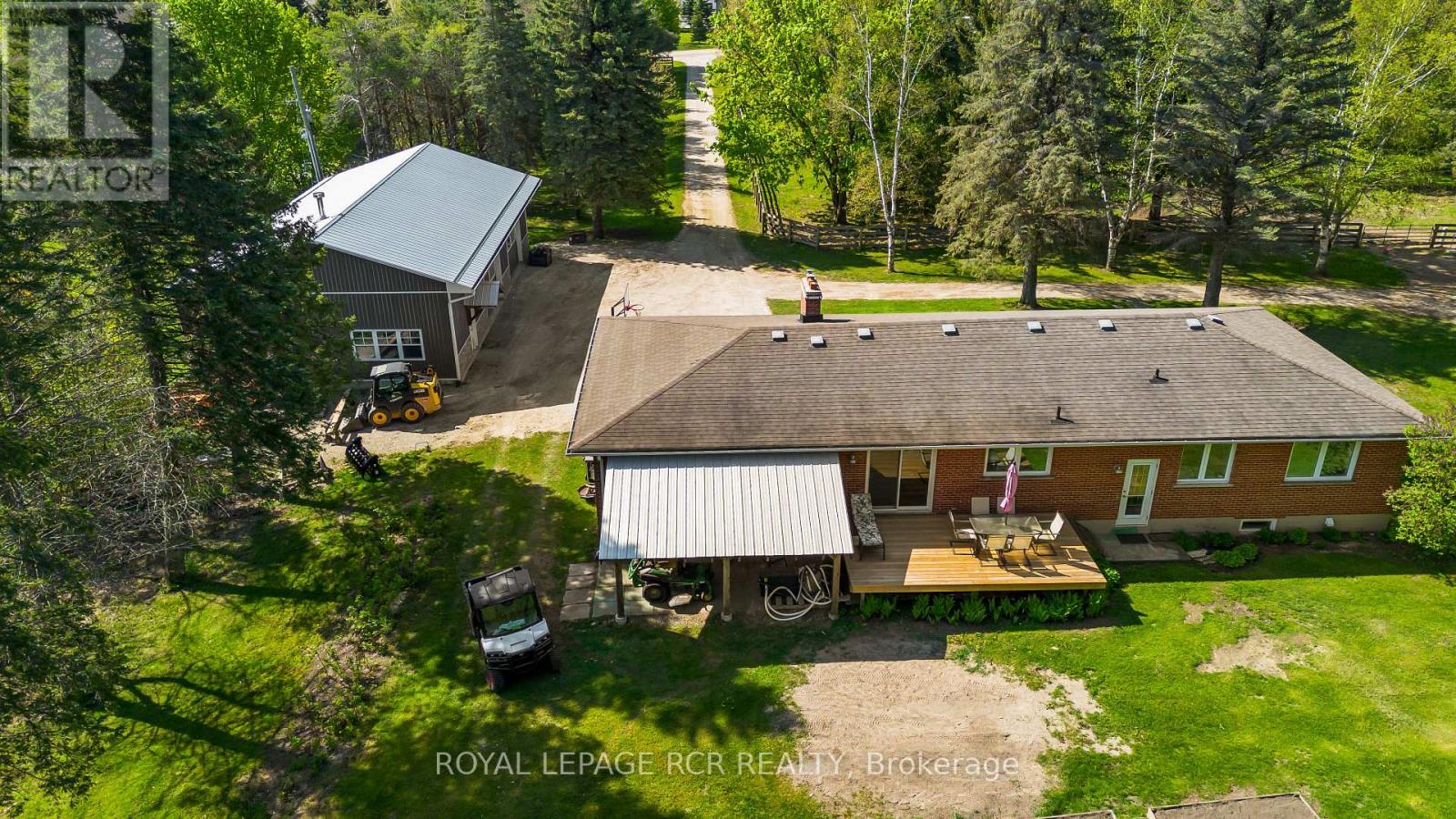 426079 25 SIDE ROAD - 32