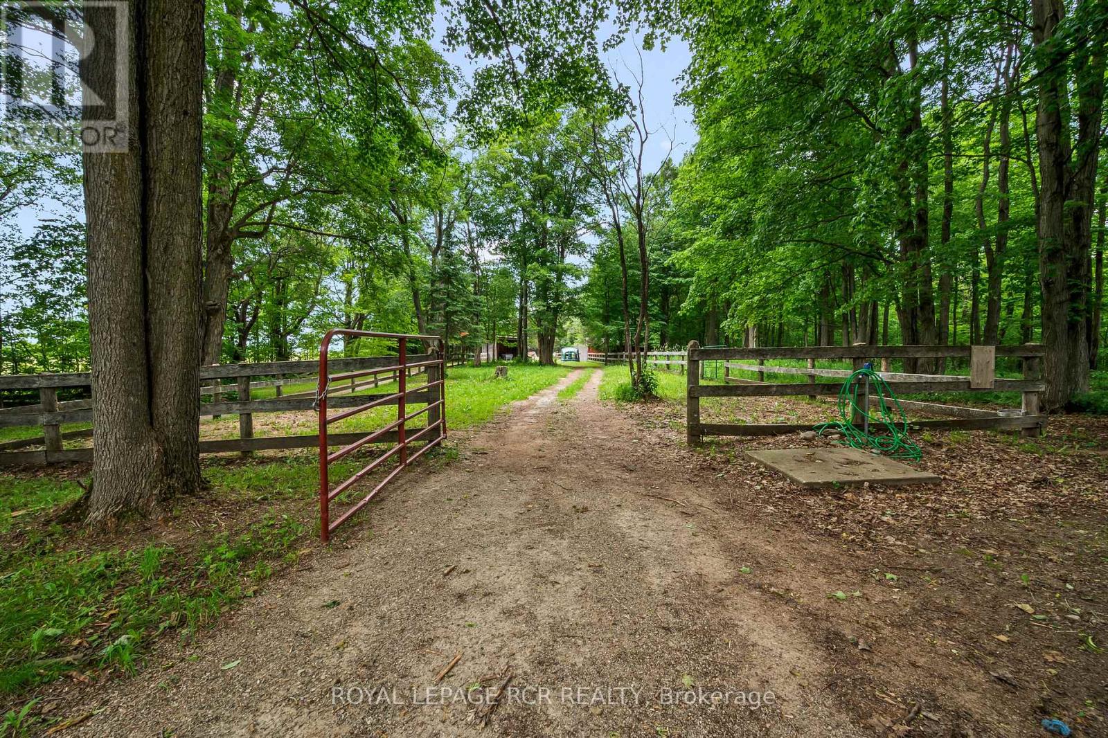 426079 25 SIDE ROAD - 43