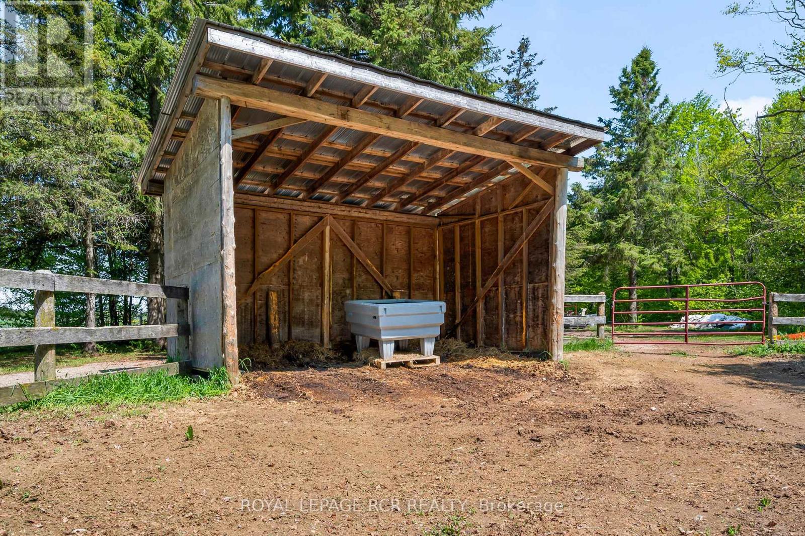426079 25 SIDE ROAD - 38