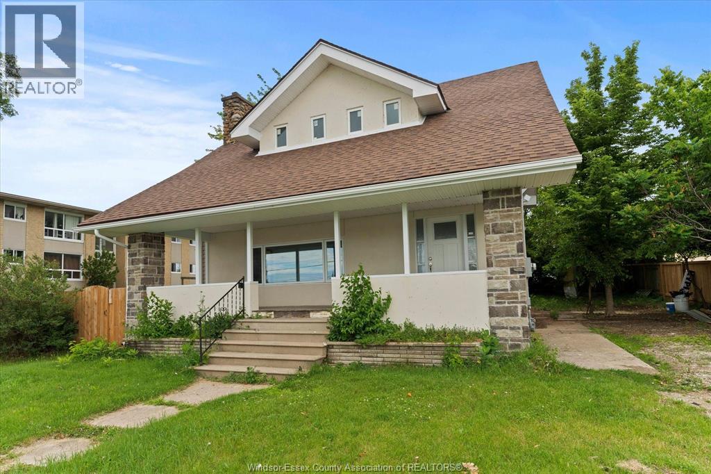 305 ERIE STREET South - 3