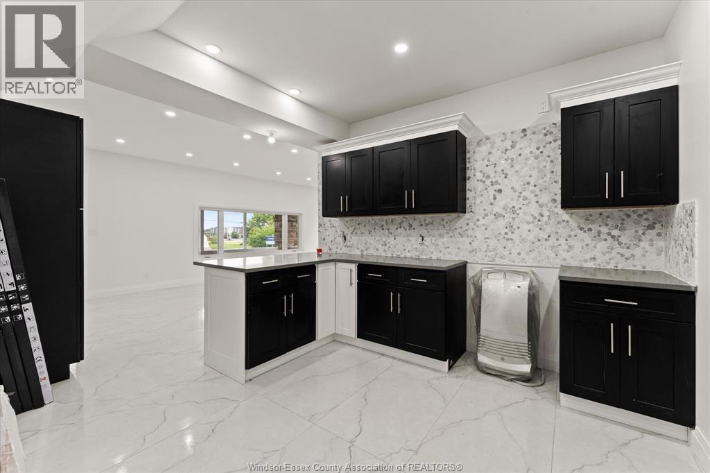 305 ERIE STREET South - 8