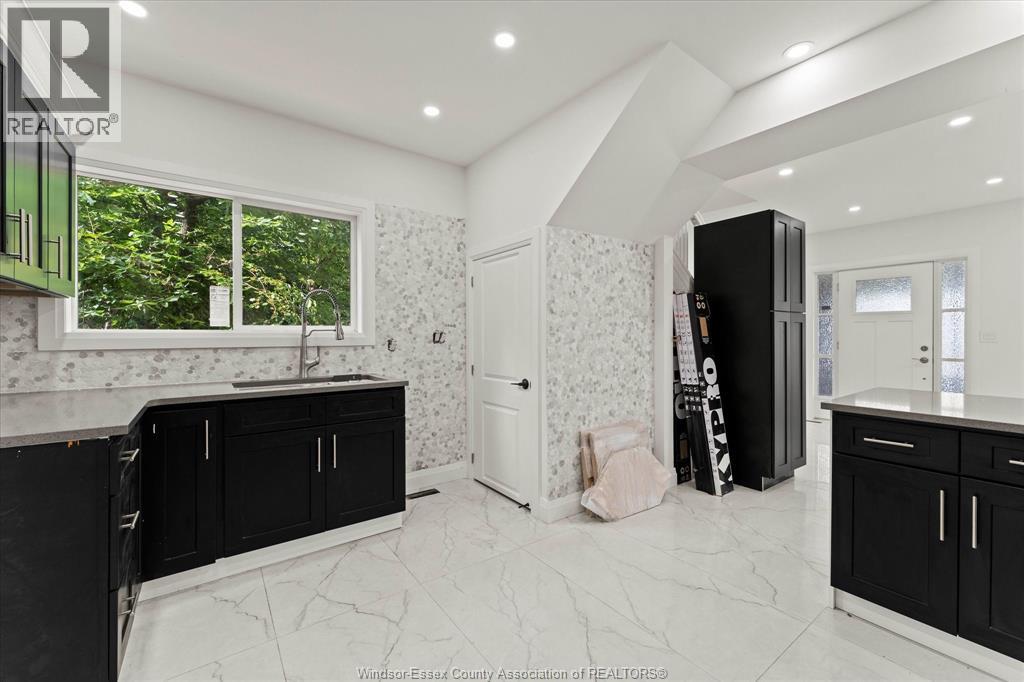 305 ERIE STREET South - 9