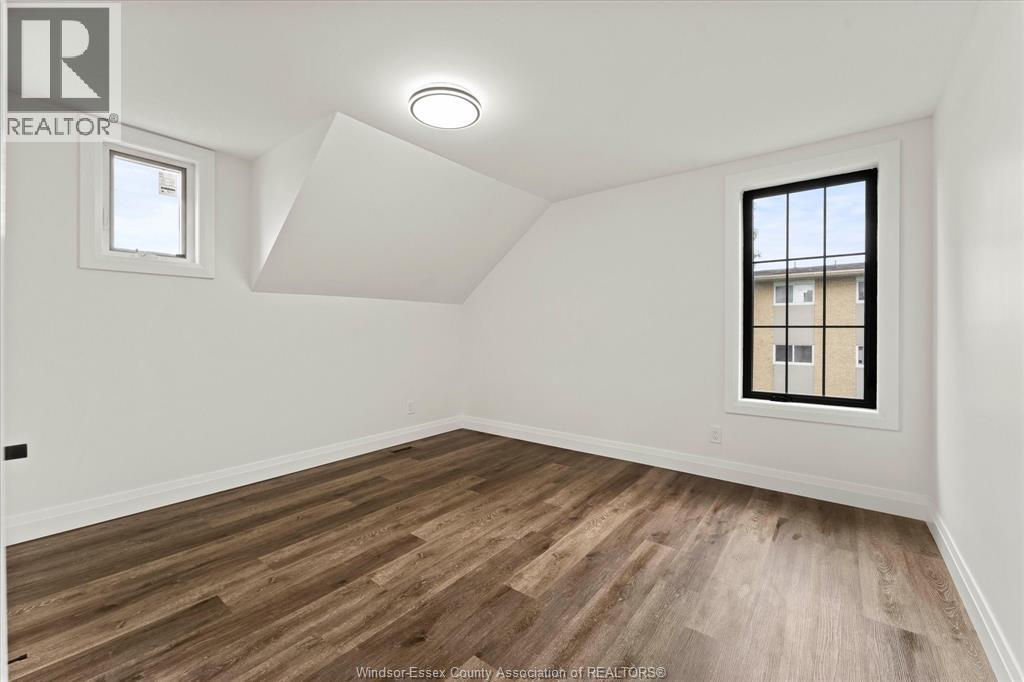 305 ERIE STREET South - 20