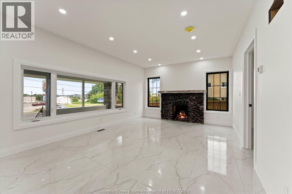 305 ERIE STREET South - 11