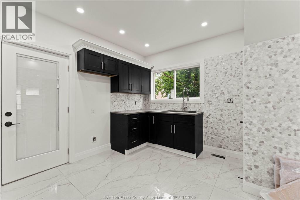 305 ERIE STREET South - 7