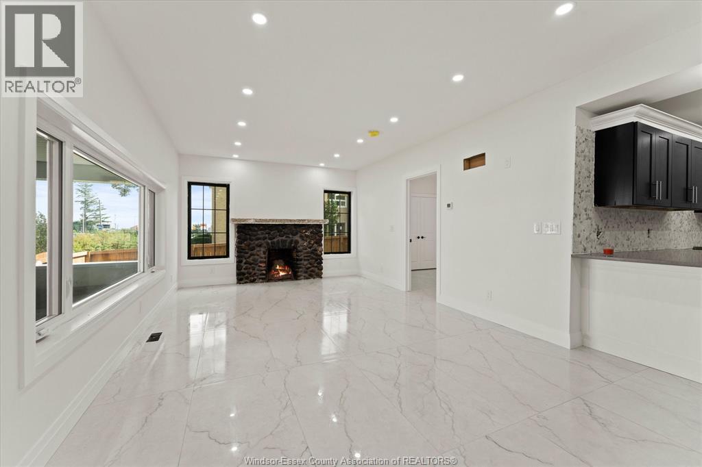 305 ERIE STREET South - 10