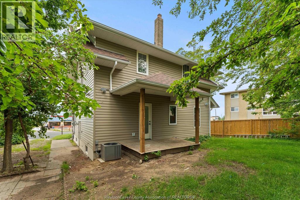 305 ERIE STREET South - 31