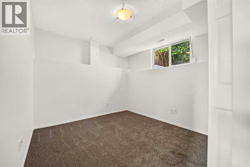 59 Heritage Lane W — photo 38