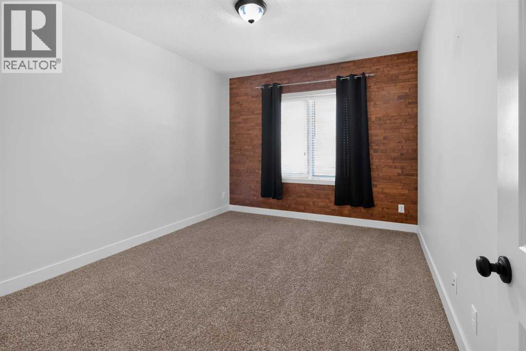 556 Sixmile Crescent S — photo 22