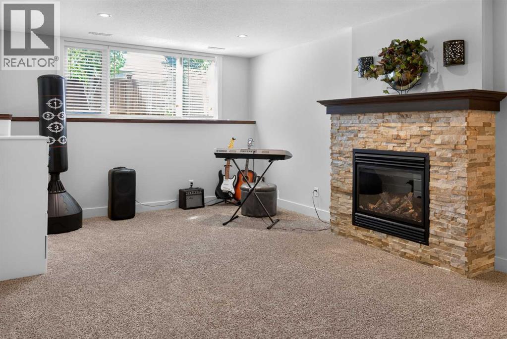 556 Sixmile Crescent S — photo 31