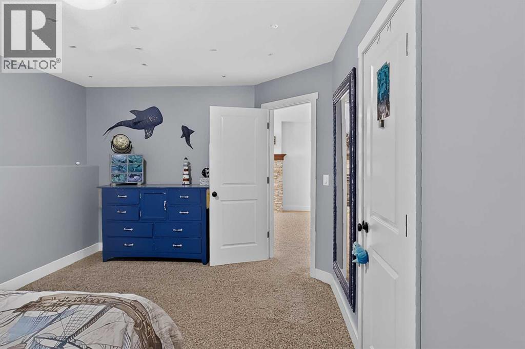 556 Sixmile Crescent S — photo 34
