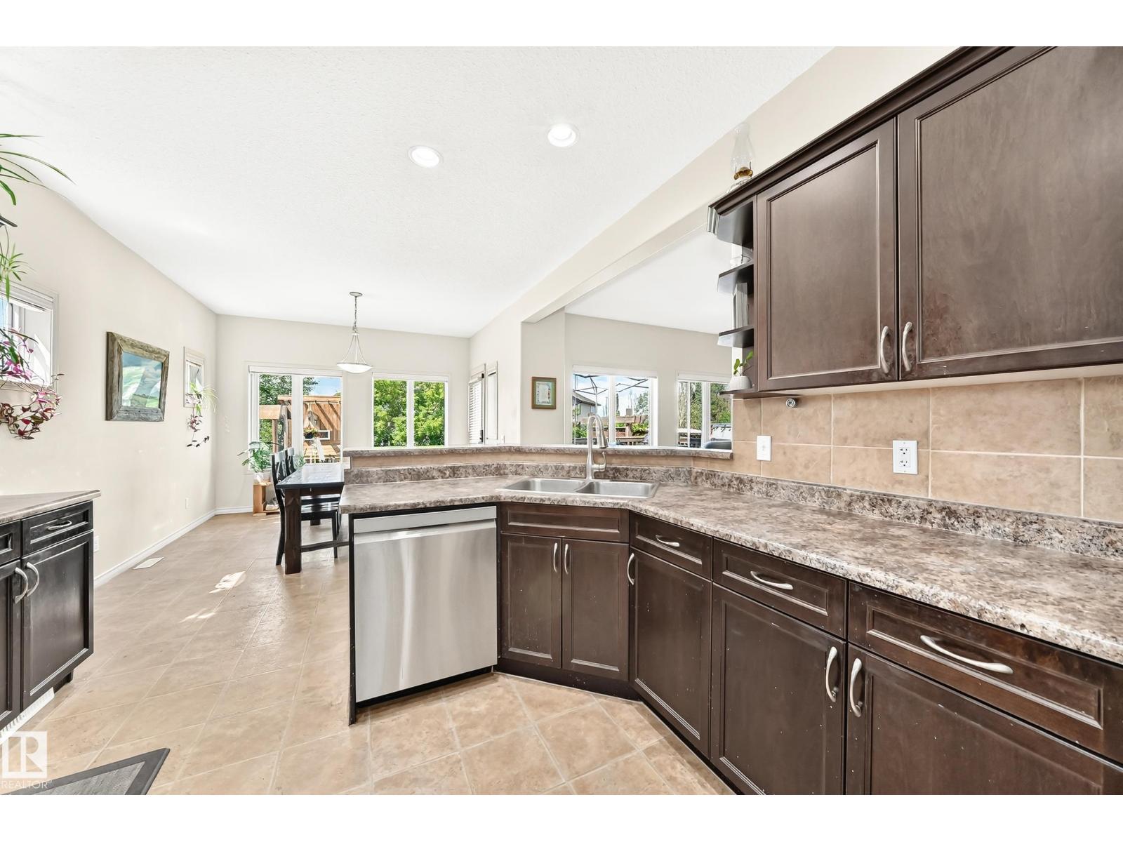 312 CRIMSON DR — photo 15